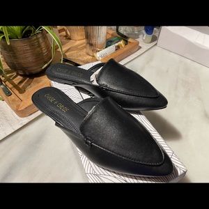 Chase + chloe Sliders/Mules (Brand New) Size 6 Never Worn, Black